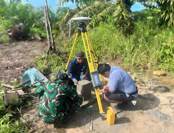 Satgas Pamtas RI-Malaysia Yonarhanud 1 Kostrad Laksanakan Pengamanan Survei CBDRF di Wilayah Perbatasan RI-Malaysia oleh Badan Informasi Geospasial (BIG)