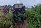 Pos Segumun Satgas Pamtas RI-MLY Yonarhanud 1/PBC/1 Kostrad Hadir Menguatkan Warga dalam Prosesi Pemakaman